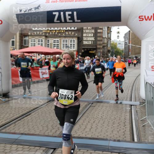 05.10.2025 - 20. swb-Marathon Bremen Yannick Fuchs http://msf.ph/oto/9251561 05.10.2025 11:14:00 Ziel 7014, 7410, 9946, 10671, 10756, 10842, 11652, 11653 meine-sportfotos.de