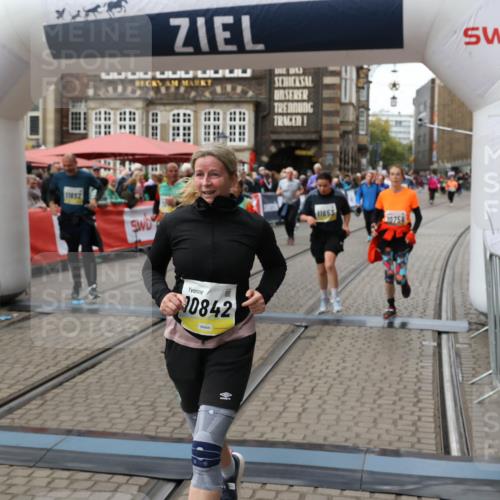 05.10.2025 - 20. swb-Marathon Bremen Yannick Fuchs http://msf.ph/oto/9251566 05.10.2025 11:14:00 Ziel 7014, 7410, 9946, 10671, 10756, 10842, 11652, 11653 meine-sportfotos.de