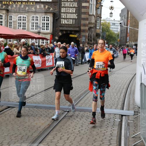 05.10.2025 - 20. swb-Marathon Bremen Yannick Fuchs http://msf.ph/oto/9251577 05.10.2025 11:14:01 Ziel 7014, 7410, 9667, 9946, 10671, 10756, 10842, 11652, 11653 meine-sportfotos.de