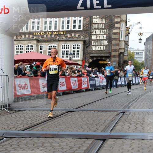 05.10.2025 - 20. swb-Marathon Bremen Yannick Fuchs http://msf.ph/oto/9251582 05.10.2025 10:45:06 Ziel 9202, 9590, 9678, 10568, 10633, 10851, 11362 meine-sportfotos.de