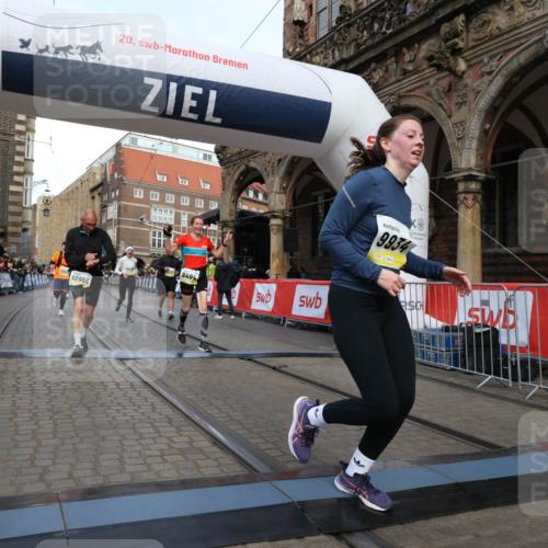 05.10.2025 - 20. swb-Marathon Bremen Yannick Fuchs http://msf.ph/oto/9251586 05.10.2025 10:53:53 Ziel 9494, 9934, 10020, 10416, 10906, 10966, 11046, 11141, 11383 meine-sportfotos.de