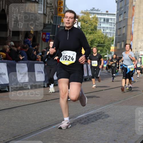 05.10.2025 - 20. swb-Marathon Bremen Strokosch-Dieckow http://msf.ph/oto/9251587 05.10.2025 11:01:10 Ziel 9182, 9443, 9613, 9880, 10477, 10544, 10762, 10914, 11337, 11338, 11524, 11597, 11680, 11719 meine-sportfotos.de