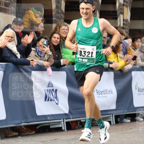 05.10.2025 - 20. swb-Marathon Bremen Strokosch-Dieckow http://msf.ph/oto/9251593 05.10.2025 12:49:28 Ziel 8321 meine-sportfotos.de