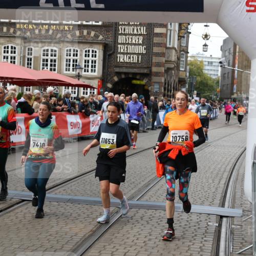 05.10.2025 - 20. swb-Marathon Bremen Yannick Fuchs http://msf.ph/oto/9251597 05.10.2025 11:14:01 Ziel 7014, 7410, 9667, 9946, 10671, 10756, 10842, 11652, 11653 meine-sportfotos.de