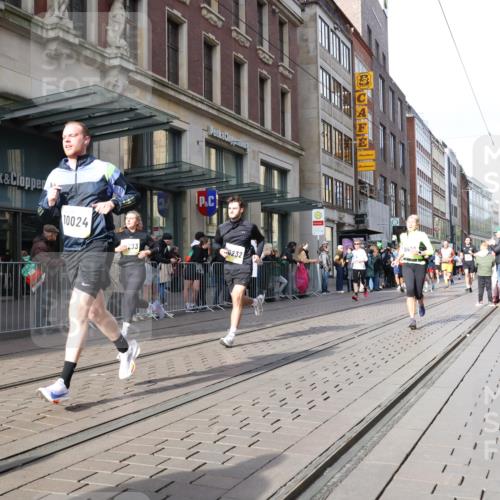 05.10.2025 - 20. swb-Marathon Bremen Strokosch-Dieckow http://msf.ph/oto/9251603 05.10.2025 10:54:35 Ziel 8326, 9282, 9295, 9427, 9436, 9475, 9560, 9570, 9591, 9754, 9776, 9791, 10007, 10014, 10024, 10180, 10231, 10232, 10233, 10307, 10487, 10609, 10770, 10920, 11163, 11276, 11320, 11363, 11373, 11470, 11507, 11523, 8326, 9282, 9295, 9427, 9436, 9475, 9560, 9570, 9591, 9754, 9776, 9791, 10007, 10014, 10024, 10180, 10231, 10232, 10233, 10307, 10487, 10609, 10770, 10920, 11163, 11276, 11320, 11363, 11373, 11470, 11507, 11523 meine-sportfotos.de