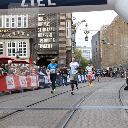 05.10.2025 - 20. swb-Marathon Bremen Yannick Fuchs http://msf.ph/oto/9251616 05.10.2025 10:45:06 Ziel 9202, 9590, 9678, 10568, 10633, 10851, 11362 meine-sportfotos.de