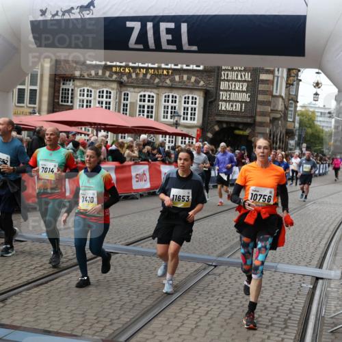 05.10.2025 - 20. swb-Marathon Bremen Yannick Fuchs http://msf.ph/oto/9251621 05.10.2025 11:14:01 Ziel 7014, 7410, 9667, 9946, 10671, 10756, 10842, 11652, 11653 meine-sportfotos.de