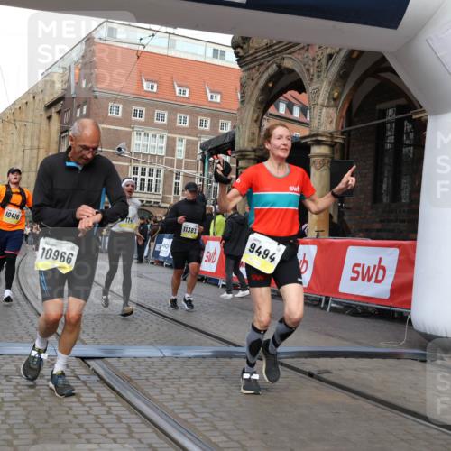 05.10.2025 - 20. swb-Marathon Bremen Yannick Fuchs http://msf.ph/oto/9251625 05.10.2025 10:53:54 Ziel 9494, 9934, 10020, 10416, 10906, 10966, 11141, 11383 meine-sportfotos.de