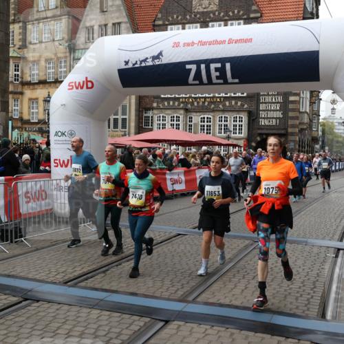 05.10.2025 - 20. swb-Marathon Bremen Yannick Fuchs http://msf.ph/oto/9251643 05.10.2025 11:14:02 Ziel 7014, 7410, 9631, 9667, 9946, 10000, 10671, 10756, 10842, 11541, 11652, 11653 meine-sportfotos.de