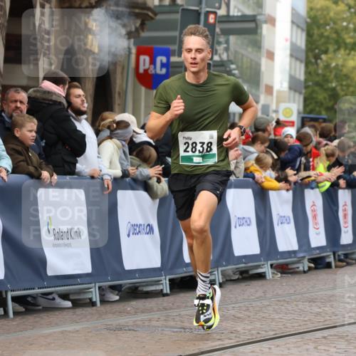05.10.2025 - 20. swb-Marathon Bremen Strokosch-Dieckow http://msf.ph/oto/9251655 05.10.2025 12:49:45 Ziel 2838 meine-sportfotos.de