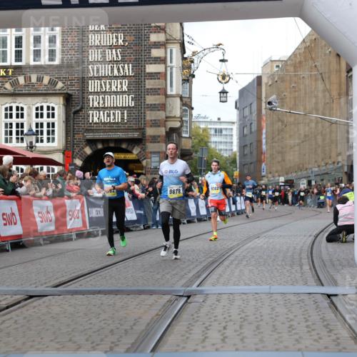 05.10.2025 - 20. swb-Marathon Bremen Yannick Fuchs http://msf.ph/oto/9251659 05.10.2025 10:45:06 Ziel 9202, 9590, 9678, 10568, 10633, 10851, 11362 meine-sportfotos.de