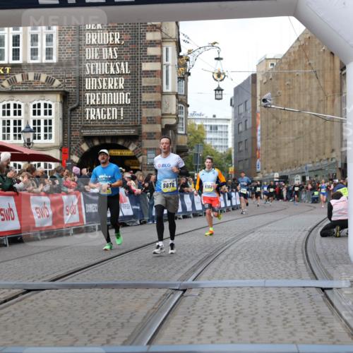 05.10.2025 - 20. swb-Marathon Bremen Yannick Fuchs http://msf.ph/oto/9251666 05.10.2025 10:45:06 Ziel 9202, 9590, 9678, 10568, 10633, 10851, 11362 meine-sportfotos.de