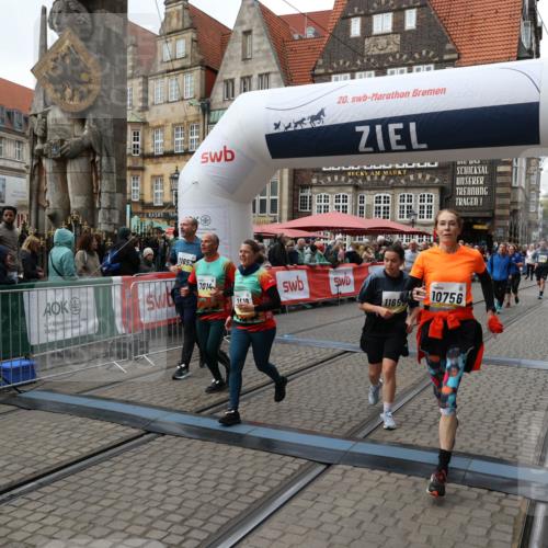 05.10.2025 - 20. swb-Marathon Bremen Yannick Fuchs http://msf.ph/oto/9251671 05.10.2025 11:14:02 Ziel 7014, 7410, 9631, 9667, 9946, 10000, 10671, 10756, 10842, 11541, 11652, 11653 meine-sportfotos.de