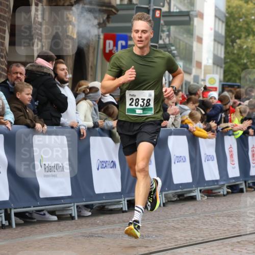 05.10.2025 - 20. swb-Marathon Bremen Strokosch-Dieckow http://msf.ph/oto/9251676 05.10.2025 12:49:45 Ziel 2838 meine-sportfotos.de