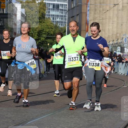 05.10.2025 - 20. swb-Marathon Bremen Strokosch-Dieckow http://msf.ph/oto/9251699 05.10.2025 11:01:12 Ziel 9182, 9443, 9613, 9880, 9925, 10544, 10762, 10914, 11337, 11338, 11524, 11597, 11680 meine-sportfotos.de