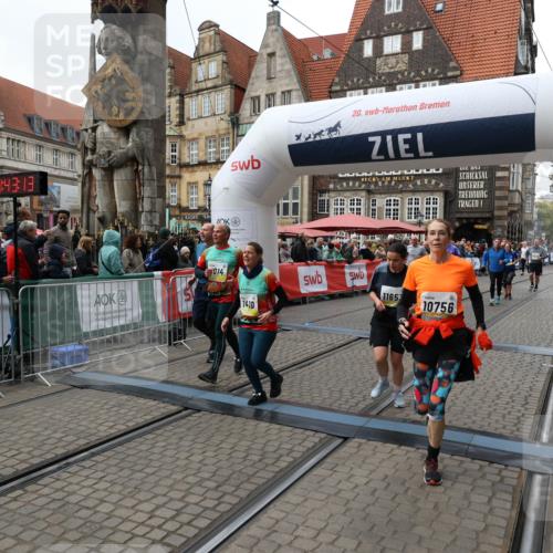 05.10.2025 - 20. swb-Marathon Bremen Yannick Fuchs http://msf.ph/oto/9251700 05.10.2025 11:14:02 Ziel 7014, 7410, 9631, 9667, 9946, 10000, 10671, 10756, 10842, 11541, 11652, 11653 meine-sportfotos.de