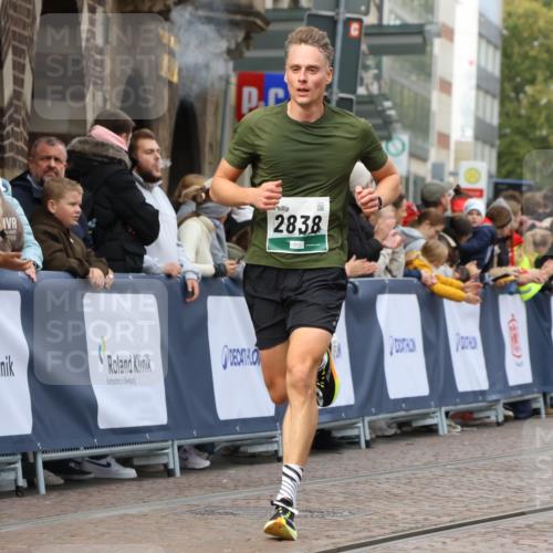 05.10.2025 - 20. swb-Marathon Bremen Strokosch-Dieckow http://msf.ph/oto/9251702 05.10.2025 12:49:45 Ziel 2838 meine-sportfotos.de