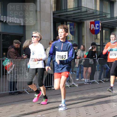 05.10.2025 - 20. swb-Marathon Bremen Strokosch-Dieckow http://msf.ph/oto/9251704 05.10.2025 10:54:39 Ziel 8326, 9176, 9427, 9436, 9475, 9560, 9570, 9754, 9776, 9791, 10014, 10024, 10034, 10180, 10231, 10232, 10233, 10307, 10487, 10609, 10770, 10920, 11163, 11276, 11317, 11320, 11363, 11373, 11470, 11507, 11523, 8326, 9176, 9427, 9436, 9475, 9560, 9570, 9754, 9776, 9791, 10014, 10024, 10034, 10180, 10231, 10232, 10233, 10307, 10487, 10609, 10770, 10920, 11163, 11276, 11317, 11320, 11363, 11373, 11470, 11507, 11523 meine-sportfotos.de