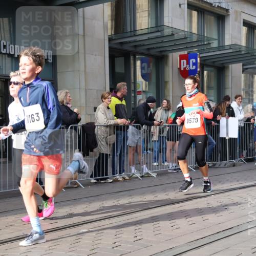 05.10.2025 - 20. swb-Marathon Bremen Strokosch-Dieckow http://msf.ph/oto/9251715 05.10.2025 10:54:40 Ziel 8326, 9176, 9427, 9436, 9475, 9560, 9570, 9776, 9791, 10003, 10014, 10024, 10034, 10180, 10231, 10232, 10233, 10307, 10326, 10487, 10609, 10770, 10920, 11163, 11276, 11317, 11320, 11363, 11373, 11470, 11507, 11523, 8326, 9176, 9427, 9436, 9475, 9560, 9570, 9776, 9791, 10003, 10014, 10024, 10034, 10180, 10231, 10232, 10233, 10307, 10326, 10487, 10609, 10770, 10920, 11163, 11276, 11317, 11320, 11363, 11373, 11470, 11507, 11523 meine-sportfotos.de