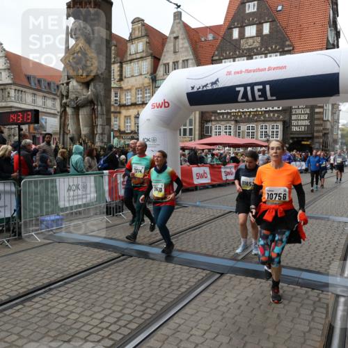 05.10.2025 - 20. swb-Marathon Bremen Yannick Fuchs http://msf.ph/oto/9251716 05.10.2025 11:14:02 Ziel 7014, 7410, 9631, 9667, 9946, 10000, 10671, 10756, 10842, 11541, 11652, 11653 meine-sportfotos.de