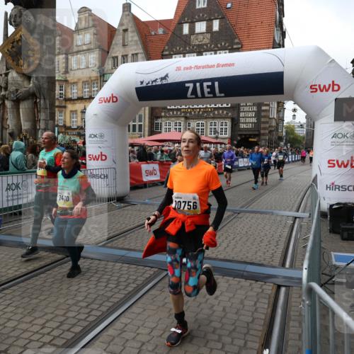 05.10.2025 - 20. swb-Marathon Bremen Yannick Fuchs http://msf.ph/oto/9251724 05.10.2025 11:14:03 Ziel 7014, 7410, 9631, 9667, 9946, 10000, 10036, 10512, 10671, 10721, 10756, 10842, 11541, 11548, 11652, 11653 meine-sportfotos.de