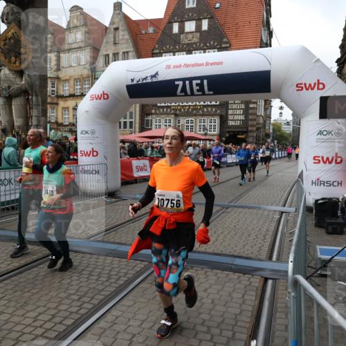 05.10.2025 - 20. swb-Marathon Bremen Yannick Fuchs http://msf.ph/oto/9251737 05.10.2025 11:14:03 Ziel 7014, 7410, 9631, 9667, 9946, 10000, 10036, 10512, 10671, 10721, 10756, 10842, 11541, 11548, 11652, 11653 meine-sportfotos.de