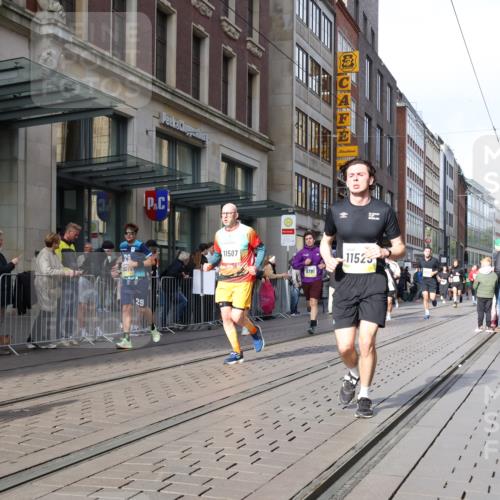 05.10.2025 - 20. swb-Marathon Bremen Strokosch-Dieckow http://msf.ph/oto/9251755 05.10.2025 10:54:41 Ziel 9176, 9318, 9427, 9436, 9475, 9560, 9570, 9791, 10003, 10014, 10024, 10034, 10180, 10231, 10232, 10233, 10307, 10326, 10487, 10609, 10770, 10920, 11163, 11276, 11317, 11320, 11363, 11373, 11470, 11507, 11523, 9176, 9318, 9427, 9436, 9475, 9560, 9570, 9791, 10003, 10014, 10024, 10034, 10180, 10231, 10232, 10233, 10307, 10326, 10487, 10609, 10770, 10920, 11163, 11276, 11317, 11320, 11363, 11373, 11470, 11507, 11523 meine-sportfotos.de