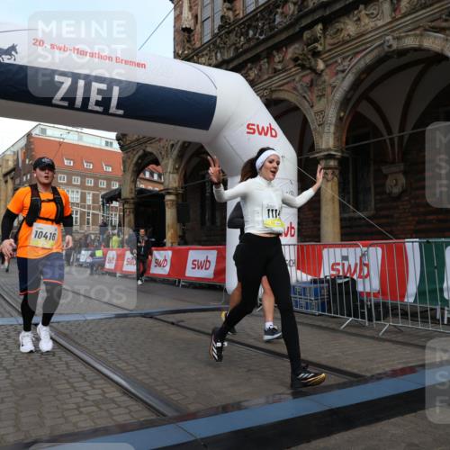 05.10.2025 - 20. swb-Marathon Bremen Yannick Fuchs http://msf.ph/oto/9251787 05.10.2025 10:53:56 Ziel 9494, 9701, 9934, 10020, 10416, 10696, 10906, 10966, 11141, 11383, 11445 meine-sportfotos.de