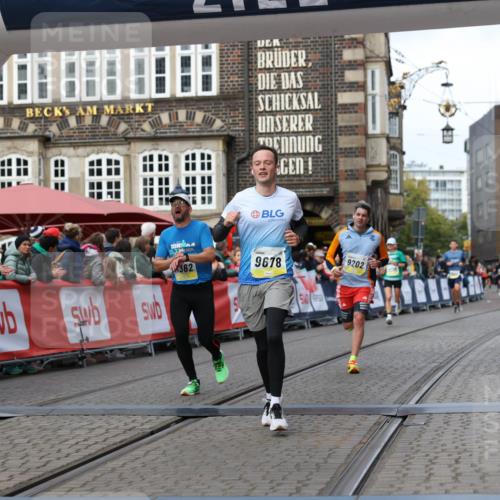 05.10.2025 - 20. swb-Marathon Bremen Yannick Fuchs http://msf.ph/oto/9251804 05.10.2025 10:45:08 Ziel 9202, 9590, 9678, 10568, 10633, 10851, 11362 meine-sportfotos.de
