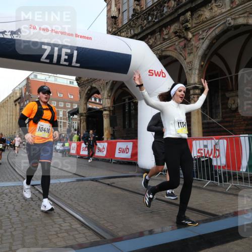05.10.2025 - 20. swb-Marathon Bremen Yannick Fuchs http://msf.ph/oto/9251806 05.10.2025 10:53:56 Ziel 9494, 9701, 9934, 10020, 10416, 10696, 10906, 10966, 11141, 11383, 11445 meine-sportfotos.de