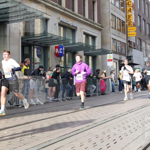 05.10.2025 - 20. swb-Marathon Bremen Strokosch-Dieckow http://msf.ph/oto/9251809 05.10.2025 10:54:43 Ziel 9176, 9318, 9427, 9475, 9560, 9570, 9791, 10003, 10014, 10024, 10034, 10180, 10231, 10232, 10233, 10307, 10326, 10609, 10920, 11140, 11317, 11320, 11363, 11373, 11470, 11507, 11523, 9176, 9318, 9427, 9475, 9560, 9570, 9791, 10003, 10014, 10024, 10034, 10180, 10231, 10232, 10233, 10307, 10326, 10609, 10920, 11140, 11317, 11320, 11363, 11373, 11470, 11507, 11523 meine-sportfotos.de