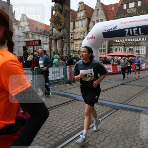 05.10.2025 - 20. swb-Marathon Bremen Yannick Fuchs http://msf.ph/oto/9251812 05.10.2025 11:14:04 Ziel 7014, 7410, 9342, 9631, 9667, 9946, 10000, 10036, 10512, 10671, 10721, 10756, 10842, 11541, 11548, 11652, 11653 meine-sportfotos.de