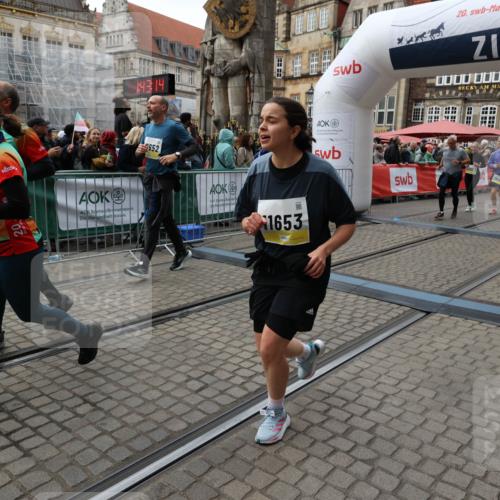 05.10.2025 - 20. swb-Marathon Bremen Yannick Fuchs http://msf.ph/oto/9251822 05.10.2025 11:14:04 Ziel 7014, 7410, 9342, 9631, 9667, 9946, 10000, 10036, 10512, 10671, 10721, 10756, 10842, 11541, 11548, 11652, 11653 meine-sportfotos.de
