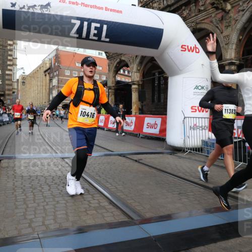 05.10.2025 - 20. swb-Marathon Bremen Yannick Fuchs http://msf.ph/oto/9251824 05.10.2025 10:53:56 Ziel 9494, 9701, 9934, 10020, 10416, 10696, 10906, 10966, 11141, 11383, 11445 meine-sportfotos.de
