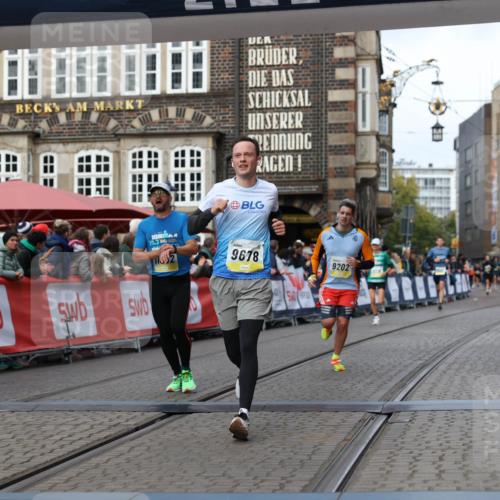 05.10.2025 - 20. swb-Marathon Bremen Yannick Fuchs http://msf.ph/oto/9251826 05.10.2025 10:45:08 Ziel 9202, 9590, 9678, 10568, 10633, 10851, 11362 meine-sportfotos.de