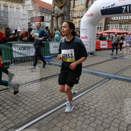 05.10.2025 - 20. swb-Marathon Bremen Yannick Fuchs http://msf.ph/oto/9251830 05.10.2025 11:14:04 Ziel 7014, 7410, 9342, 9631, 9667, 9946, 10000, 10036, 10512, 10671, 10721, 10756, 10842, 11541, 11548, 11652, 11653 meine-sportfotos.de