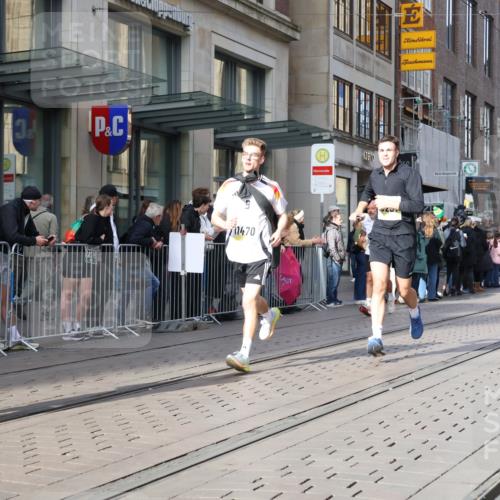 05.10.2025 - 20. swb-Marathon Bremen Strokosch-Dieckow http://msf.ph/oto/9251844 05.10.2025 10:54:44 Ziel 9176, 9318, 9427, 9475, 9560, 9570, 9791, 10003, 10014, 10024, 10034, 10180, 10231, 10307, 10326, 10609, 10920, 11140, 11317, 11320, 11363, 11373, 11470, 11507, 11523, 9176, 9318, 9427, 9475, 9560, 9570, 9791, 10003, 10014, 10024, 10034, 10180, 10231, 10307, 10326, 10609, 10920, 11140, 11317, 11320, 11363, 11373, 11470, 11507, 11523 meine-sportfotos.de
