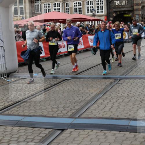 05.10.2025 - 20. swb-Marathon Bremen Yannick Fuchs http://msf.ph/oto/9251851 05.10.2025 11:14:05 Ziel 7014, 7410, 9342, 9631, 9667, 9946, 10000, 10036, 10512, 10671, 10721, 10756, 10842, 11541, 11548, 11652, 11653 meine-sportfotos.de