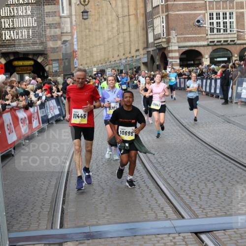 05.10.2025 - 20. swb-Marathon Bremen Yannick Fuchs http://msf.ph/oto/9251868 05.10.2025 10:53:57 Ziel 9494, 9701, 9934, 10020, 10416, 10696, 10906, 10966, 11141, 11383, 11445, 11533 meine-sportfotos.de