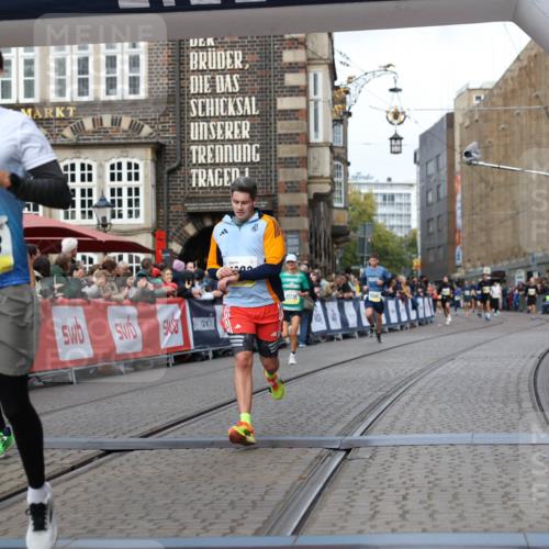 05.10.2025 - 20. swb-Marathon Bremen Yannick Fuchs http://msf.ph/oto/9251875 05.10.2025 10:45:09 Ziel 9202, 9590, 9678, 10568, 10633, 10851, 11362, 11715 meine-sportfotos.de