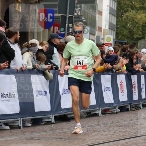 05.10.2025 - 20. swb-Marathon Bremen Strokosch-Dieckow http://msf.ph/oto/9251883 05.10.2025 12:50:09 Ziel 141, 1617, 2056, 8613 meine-sportfotos.de