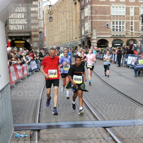 05.10.2025 - 20. swb-Marathon Bremen Yannick Fuchs http://msf.ph/oto/9251886 05.10.2025 10:53:58 Ziel 9494, 9701, 9934, 10046, 10416, 10616, 10696, 10906, 10966, 11141, 11383, 11445, 11533 meine-sportfotos.de