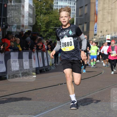 05.10.2025 - 20. swb-Marathon Bremen Strokosch-Dieckow http://msf.ph/oto/9251887 05.10.2025 11:01:18 Ziel 9613, 9925, 10544, 10762, 11680, 11688 meine-sportfotos.de