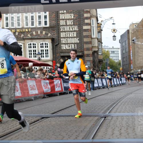 05.10.2025 - 20. swb-Marathon Bremen Yannick Fuchs http://msf.ph/oto/9251900 05.10.2025 10:45:09 Ziel 9202, 9590, 9678, 10568, 10633, 10851, 11362, 11715 meine-sportfotos.de