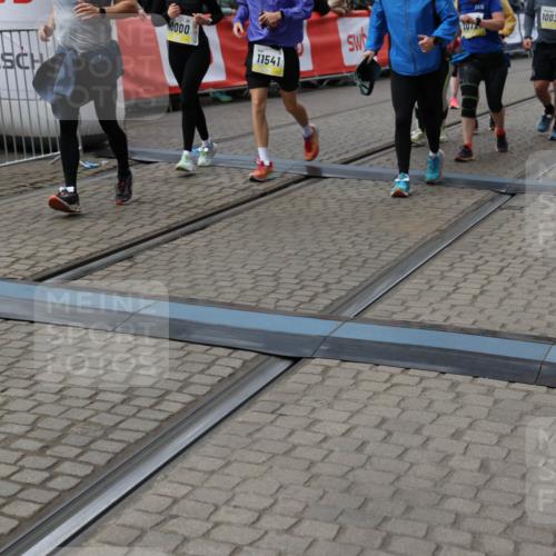 05.10.2025 - 20. swb-Marathon Bremen Yannick Fuchs http://msf.ph/oto/9251907 05.10.2025 11:14:05 Ziel 7014, 7410, 9342, 9631, 9667, 9946, 10000, 10036, 10512, 10671, 10721, 10756, 10842, 11541, 11548, 11652, 11653 meine-sportfotos.de