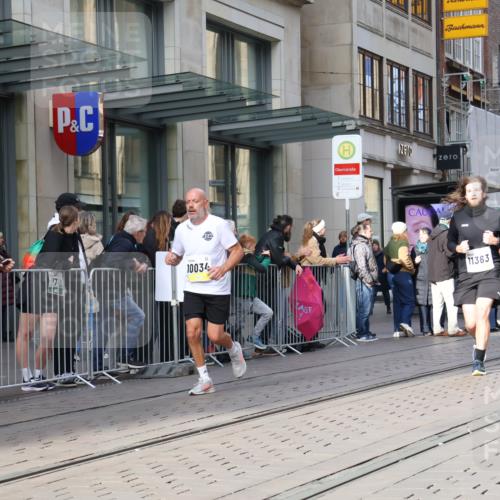 05.10.2025 - 20. swb-Marathon Bremen Strokosch-Dieckow http://msf.ph/oto/9251908 05.10.2025 10:54:46 Ziel 9176, 9318, 9427, 9475, 9570, 9791, 9881, 9933, 10003, 10014, 10034, 10116, 10180, 10231, 10307, 10326, 10920, 11042, 11140, 11317, 11320, 11363, 11470, 11507, 11523, 9176, 9318, 9427, 9475, 9570, 9791, 9881, 9933, 10003, 10014, 10034, 10116, 10180, 10231, 10307, 10326, 10920, 11042, 11140, 11317, 11320, 11363, 11470, 11507, 11523 meine-sportfotos.de