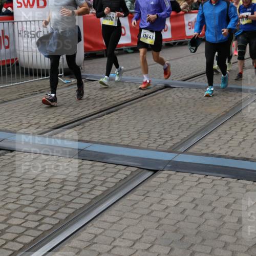 05.10.2025 - 20. swb-Marathon Bremen Yannick Fuchs http://msf.ph/oto/9251920 05.10.2025 11:14:05 Ziel 7014, 7410, 9342, 9631, 9667, 9946, 10000, 10036, 10512, 10671, 10721, 10756, 10842, 11541, 11548, 11652, 11653 meine-sportfotos.de