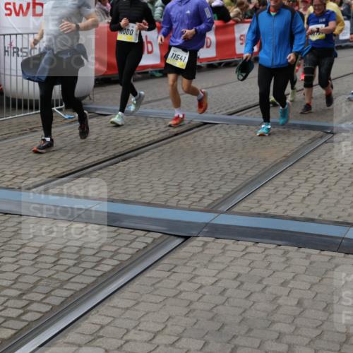 05.10.2025 - 20. swb-Marathon Bremen Yannick Fuchs http://msf.ph/oto/9251931 05.10.2025 11:14:05 Ziel 7014, 7410, 9342, 9631, 9667, 9946, 10000, 10036, 10512, 10671, 10721, 10756, 10842, 11541, 11548, 11652, 11653 meine-sportfotos.de