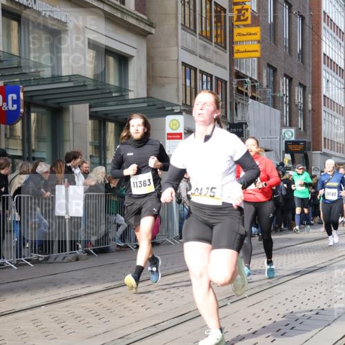 05.10.2025 - 20. swb-Marathon Bremen Strokosch-Dieckow http://msf.ph/oto/9251932 05.10.2025 10:54:48 Ziel 9176, 9201, 9318, 9427, 9475, 9570, 9654, 9791, 9881, 9933, 10003, 10014, 10034, 10116, 10180, 10231, 10307, 10326, 10920, 11042, 11140, 11317, 11320, 11363, 11470, 11507, 11523, 9176, 9201, 9318, 9427, 9475, 9570, 9654, 9791, 9881, 9933, 10003, 10014, 10034, 10116, 10180, 10231, 10307, 10326, 10920, 11042, 11140, 11317, 11320, 11363, 11470, 11507, 11523 meine-sportfotos.de