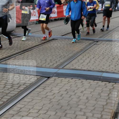 05.10.2025 - 20. swb-Marathon Bremen Yannick Fuchs http://msf.ph/oto/9251936 05.10.2025 11:14:05 Ziel 7014, 7410, 9342, 9631, 9667, 9946, 10000, 10036, 10512, 10671, 10721, 10756, 10842, 11541, 11548, 11652, 11653 meine-sportfotos.de